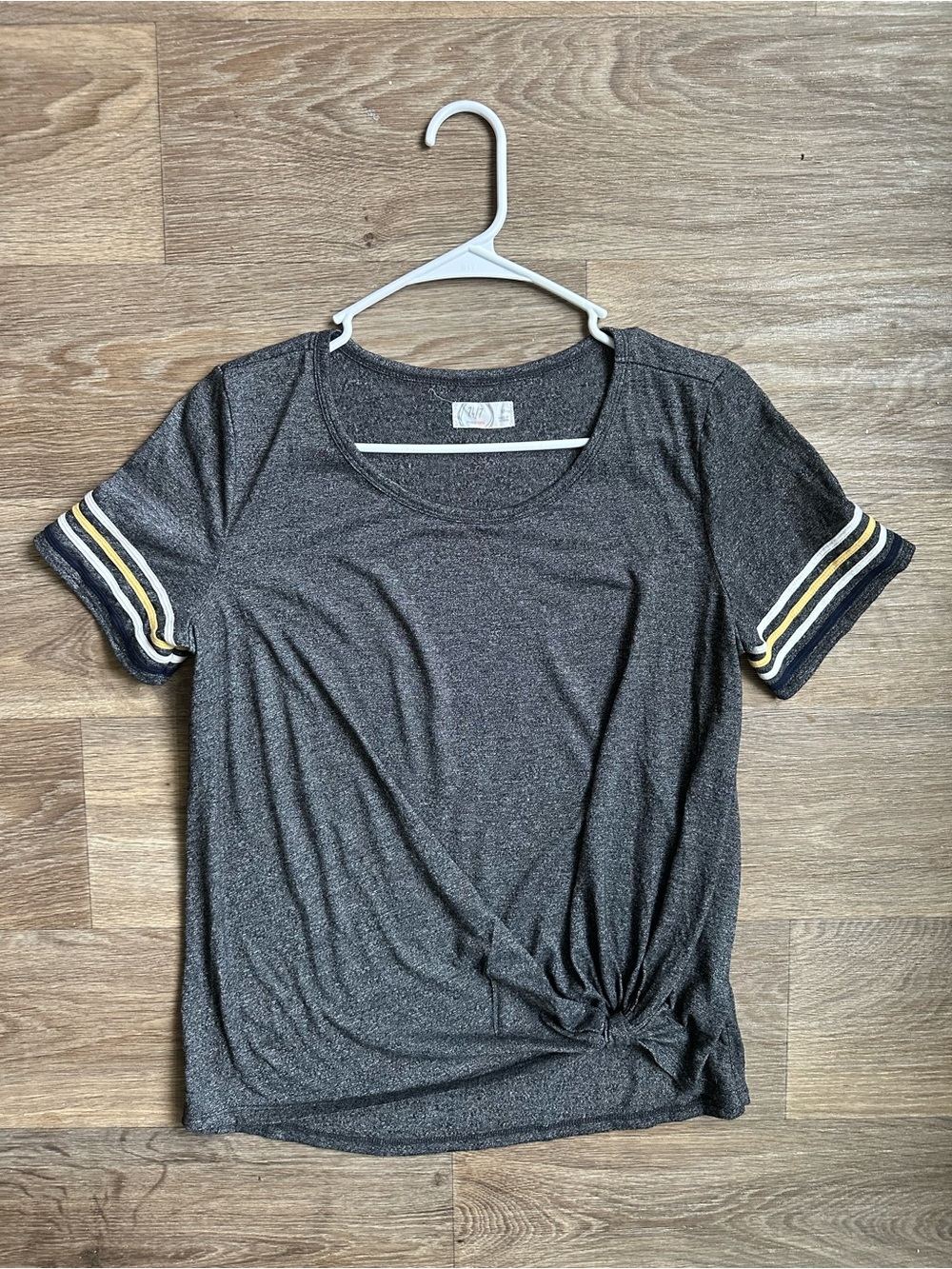 Maurices 24/7 Gray Heather Twist Front Varsity Stripe Tee Shirt Size Medium